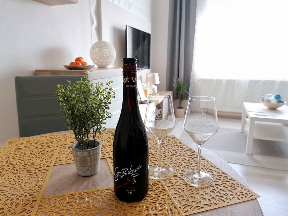 Sweet Central Apartment ,In The City Center Eger Exterior foto