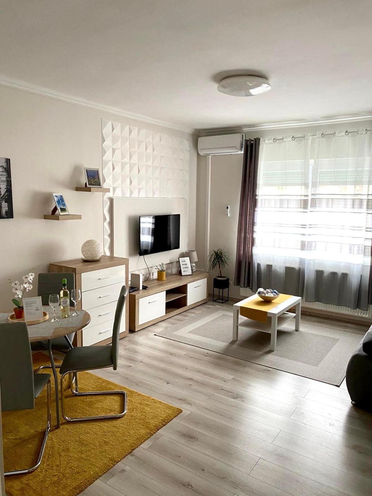 Sweet Central Apartment ,In The City Center Eger Exterior foto